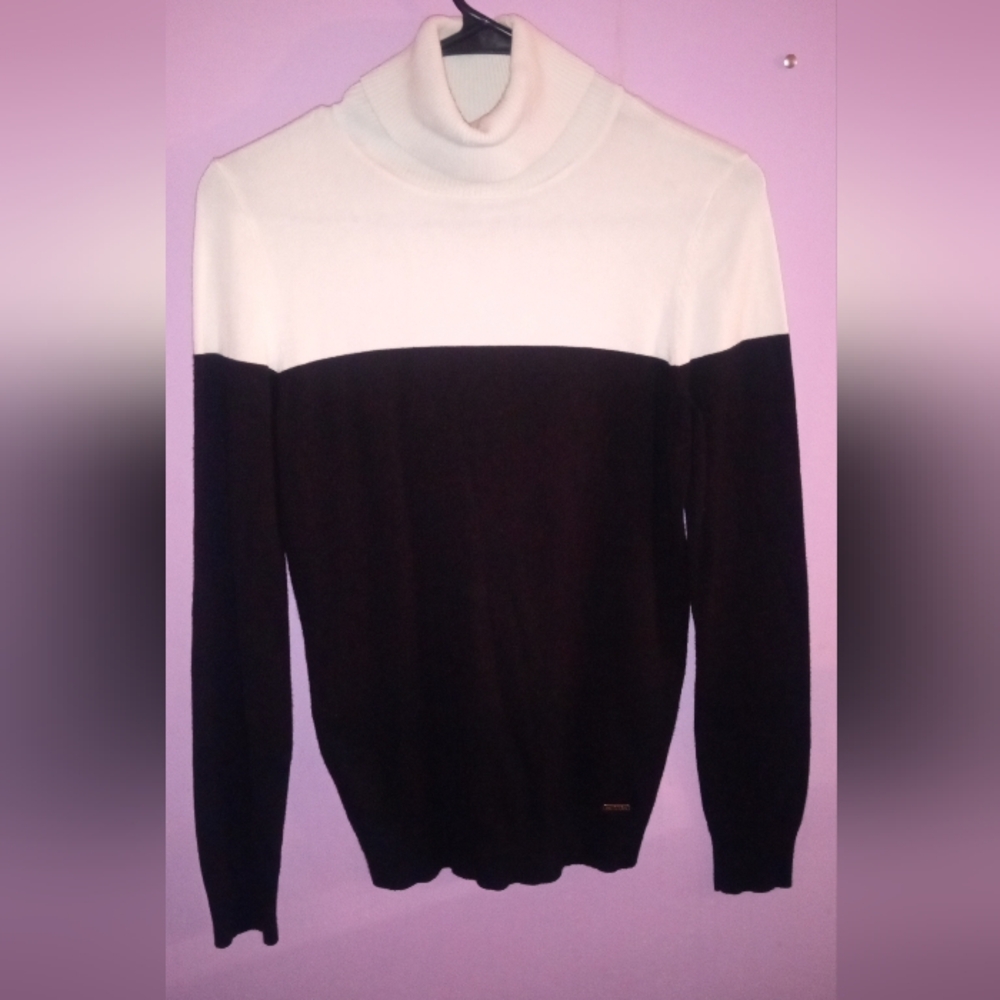 Calvin Klein Black White Sweater With Gray Stripe Size Small